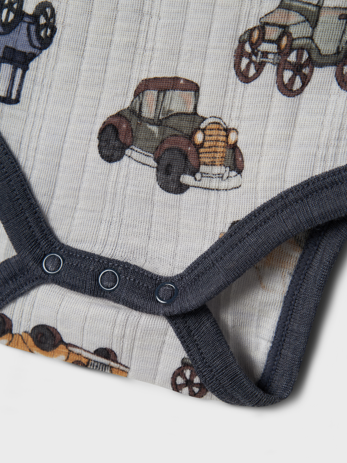 model_shot-front_full